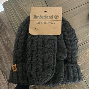 Timberland unisex hat and mitten set! White fleeced lined! Very cozy